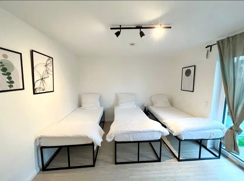 2BR/BIG Garden /Free Parking/Free WIFI/Smart TV - Image 1