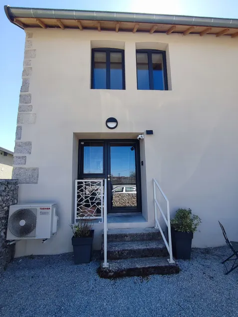 Two-person maisonette, courtyard, and parking space - Image 1