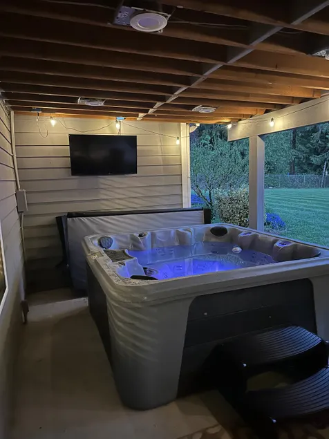 1600+ sq ft & Lg yard| sleeps 8, all the amenities - Image 1