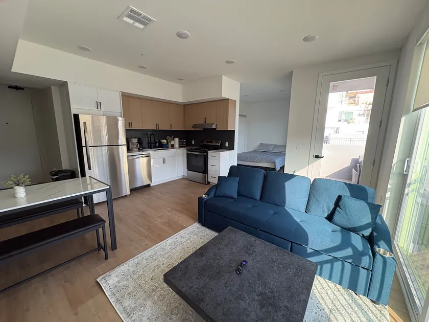 Echo Park 2 bed 1 bath - Image 1