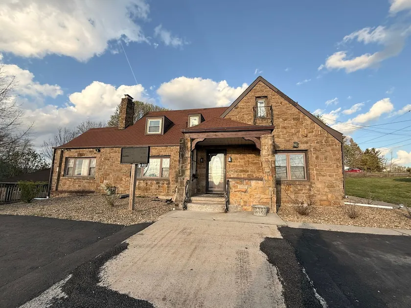 Stone built 2 bedrooms house on Scalp ave. - Image 1