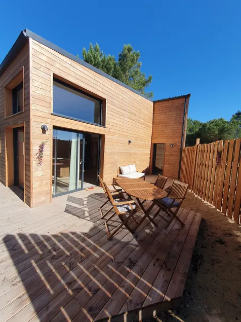 Surf & Sauna Bud House - Image 1
