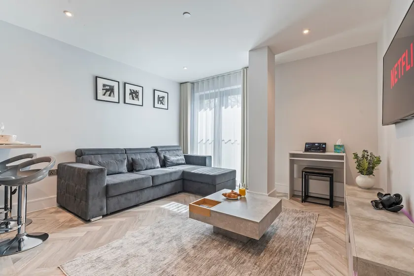 Modern Luxury 1-Bed Apartment London - Image 1