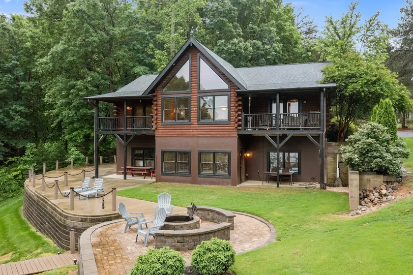 Lake Norman Cabin in Secluded Private Cove - Image 1