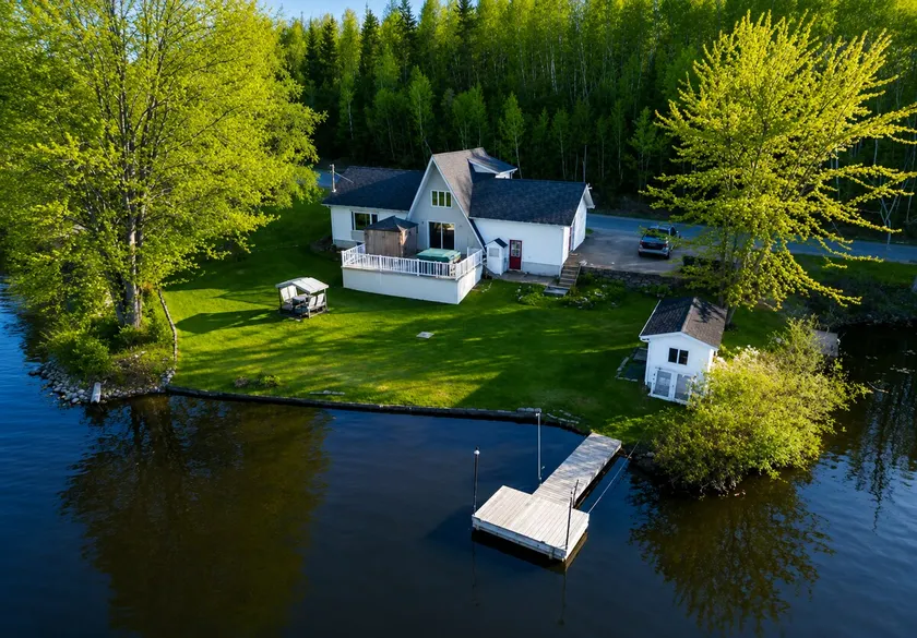 Anse au Soleil Levant | Lakefront, dock and fireplace - Image 1