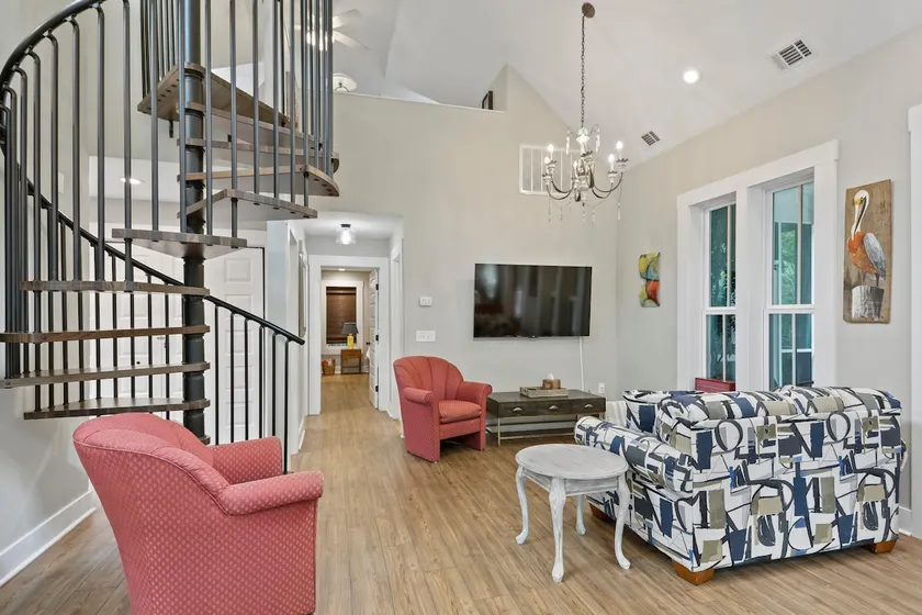 Historic Isle of Hope Cottage w/ Screened Porch - Image 1