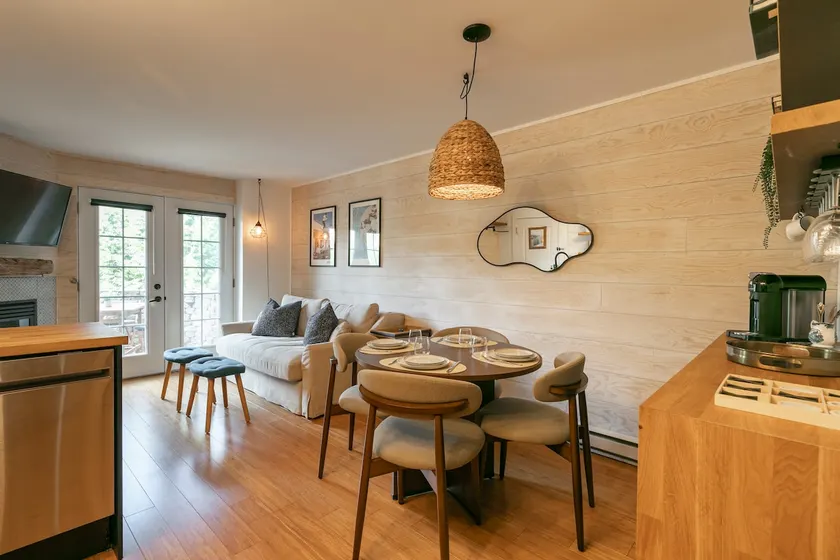 5 min Saint-Sauveur Best Suite with View and fireplace - Image 1