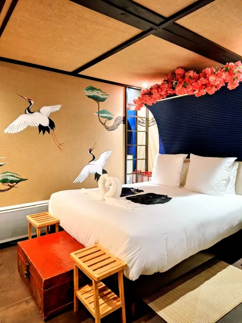 Ryokan Suite Mount Fuji - Waterfall Shower - Movie Theater - Image 1