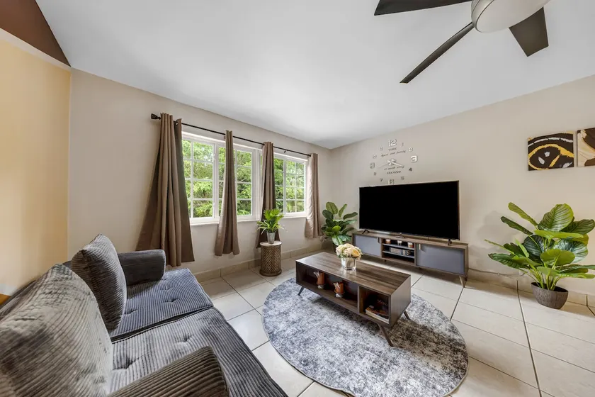 Neat and Cozy - 2/2 Modern Tropical Condo - Image 1