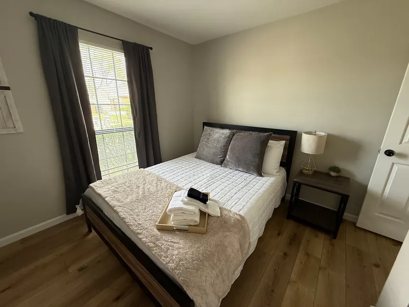 Modern home with small charm Long stays welcome. - Image 1