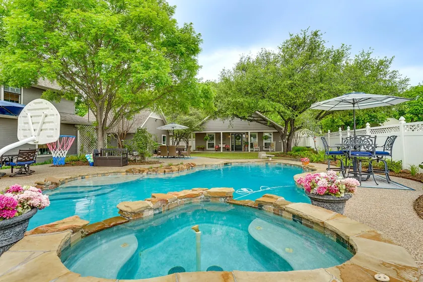 Backyard Bungalow w/ Pool & Country Views - Image 1