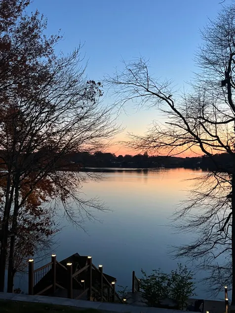 Lakeside escape - Image 1