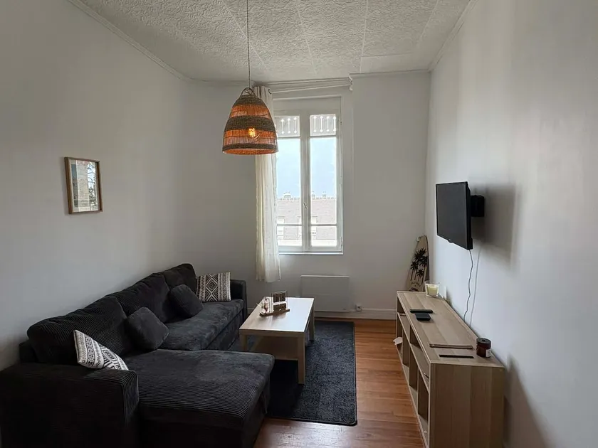 1-Bedroom Apartment in a Charming Building - Image 1