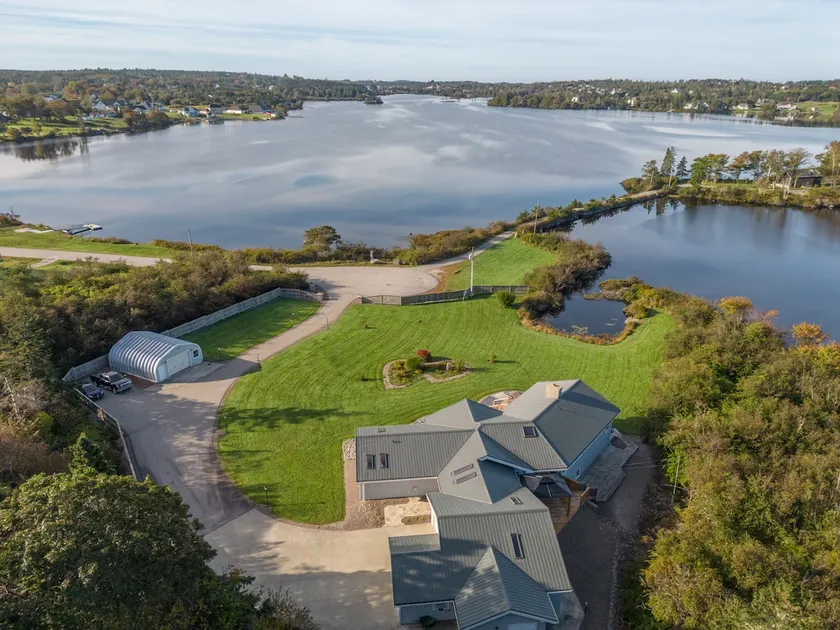 Private Lakeside Estate - Yarmouth - Image 1