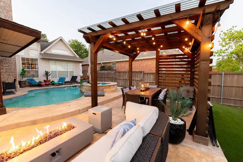 Stay at Golden Hour, Pool, Hot Tub, Sleeps 10 or more - Image 1