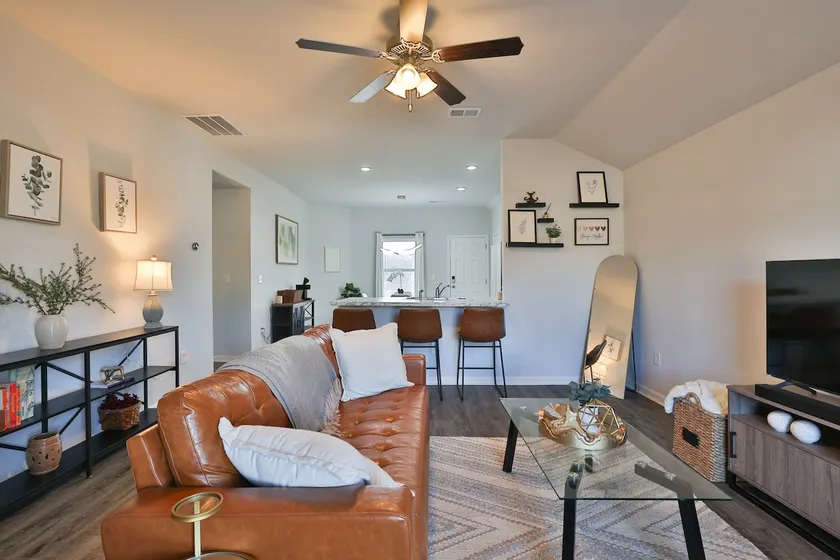 Cozy and Stylish Home - Image 1