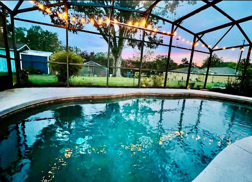 Golden Pearl Oasis {Private Pool & Screened} 3-8ft - Image 1