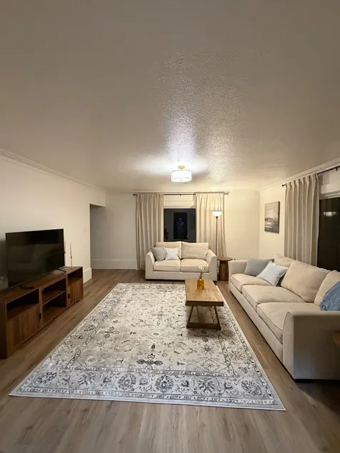 The Loft | Stylish comfort, with a view - Image 1