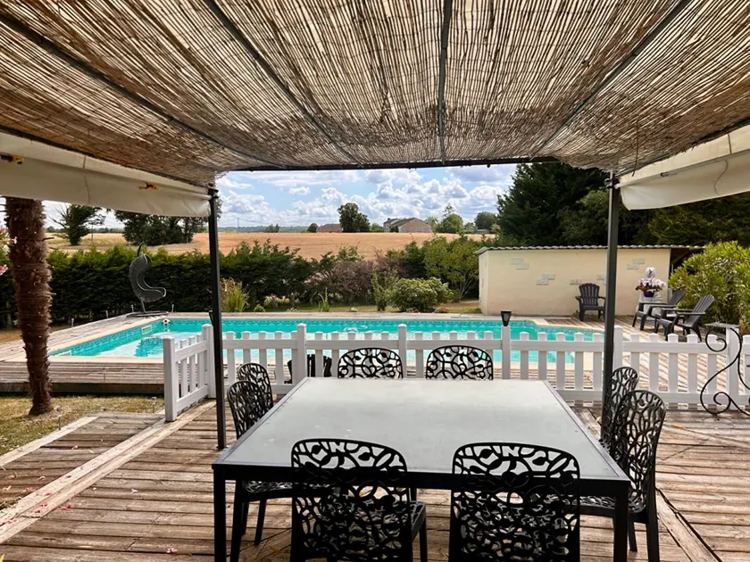 Cozy apartment with private pool and terrace - Image 1