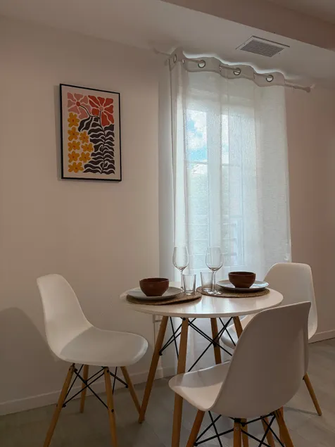 The Bourg-des-Comptoise gem – 1-bedroom apartment near the station - Image 1
