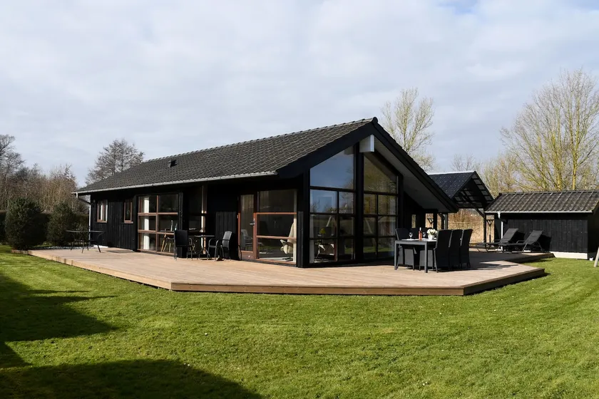 Cozy vacation home in Binderup by the water and the forest. - Image 1
