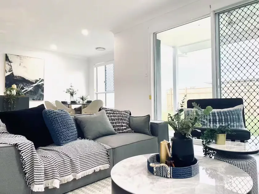 Brand New Cozy Brisbane 5B Family Home - Image 1