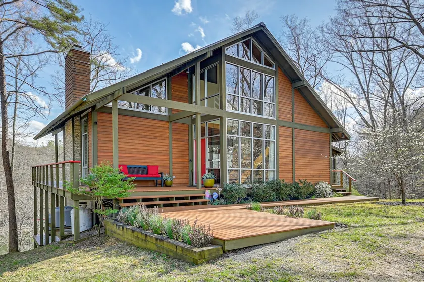 Fun w/ Family! Lakefront Gem in Jamestown - Image 1