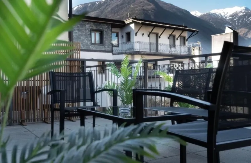 Slate House & Terrace - 6 min walk to Bernina Express - Image 1