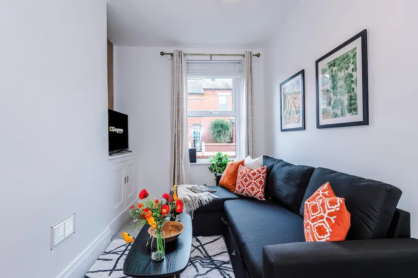 Relaxing 2-Bed Retreat by 53 Degrees Property with Easy Wrexham Access - Image 1