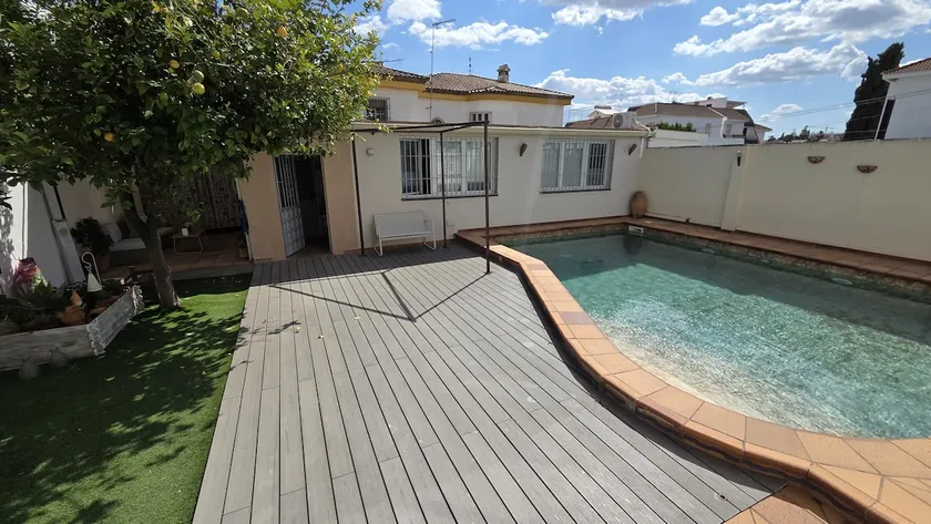 Poly's House - Image 1