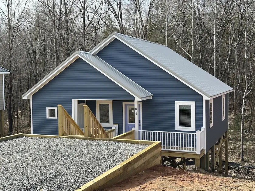Trailside Cottage | Spacious 2BR Near Greenfront - Image 1