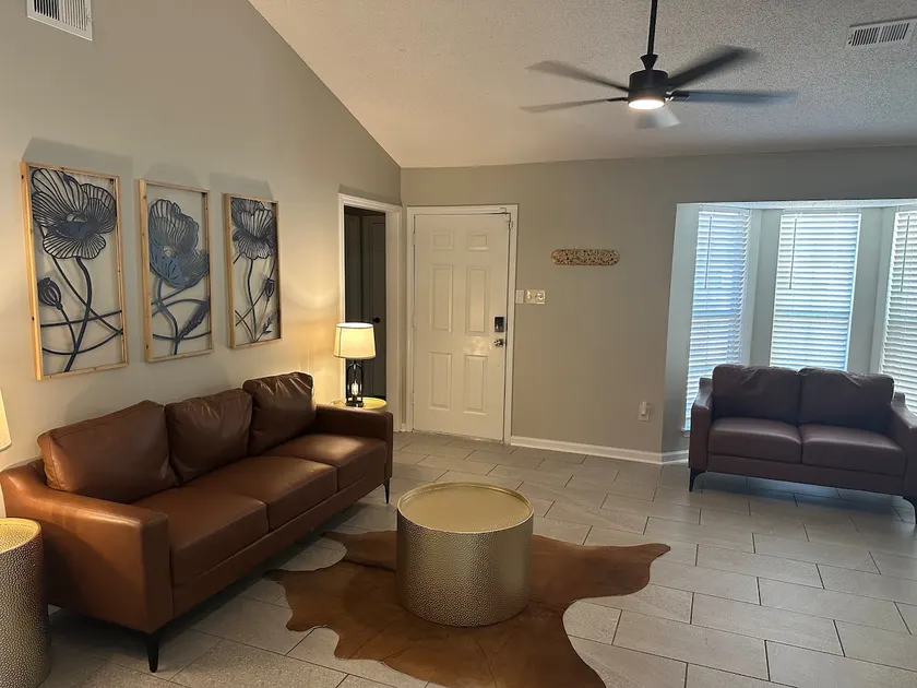 Livie’s Bungalow - Image 1