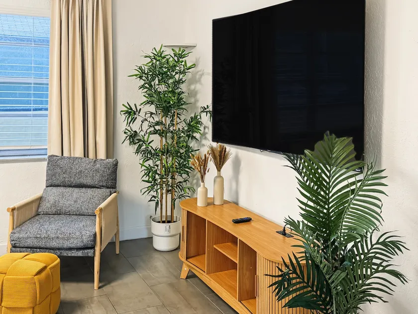 4BR Miami Home | Free Parking | Wynwood & Port - Image 1