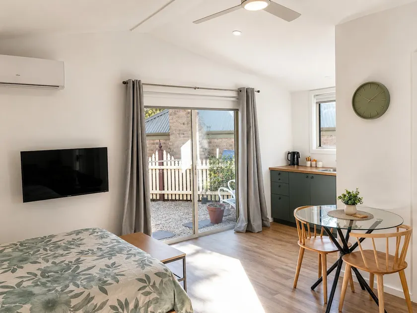 Peaceful - Modern - Private - Image 1