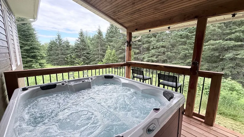 Cozy chalet 2 minutes from Crabbe ski hill! - Image 1