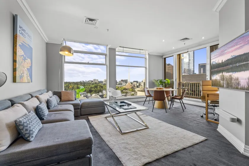 Bright, Luxury Penthouse with Amazing Views - Image 1