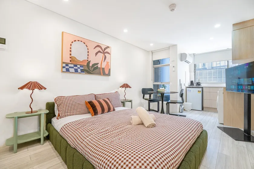 Central Studio With Pool︱8 Mins Walk To Station - Image 1