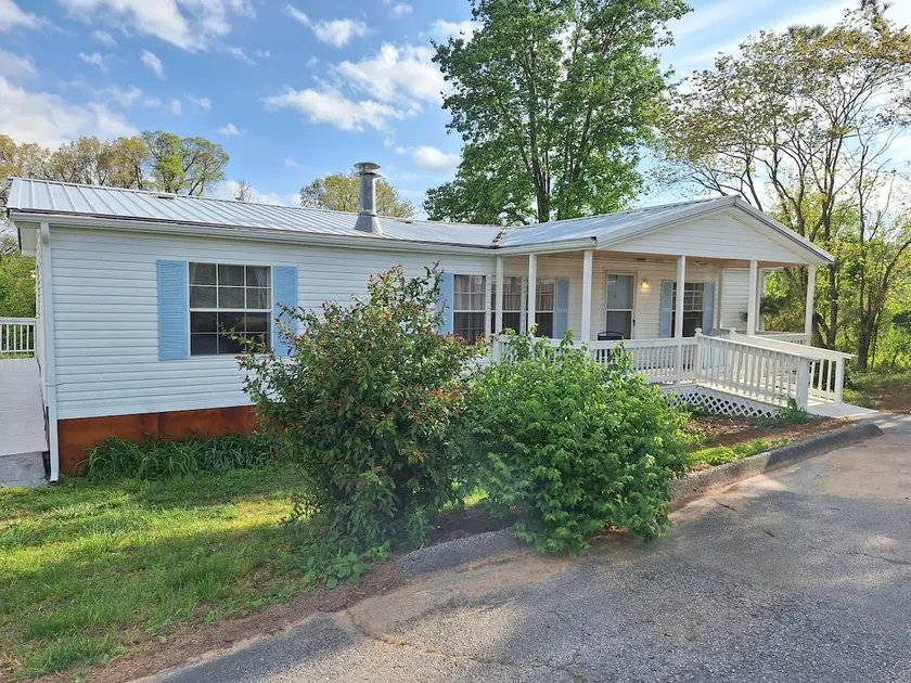 Spacious 3-bedroom HarrisonCottage in Ozarks - Image 1