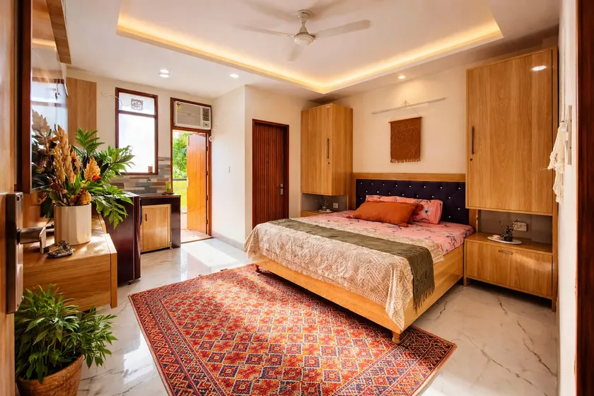 Velvet Stay - Private Studio with Balcony - Image 1