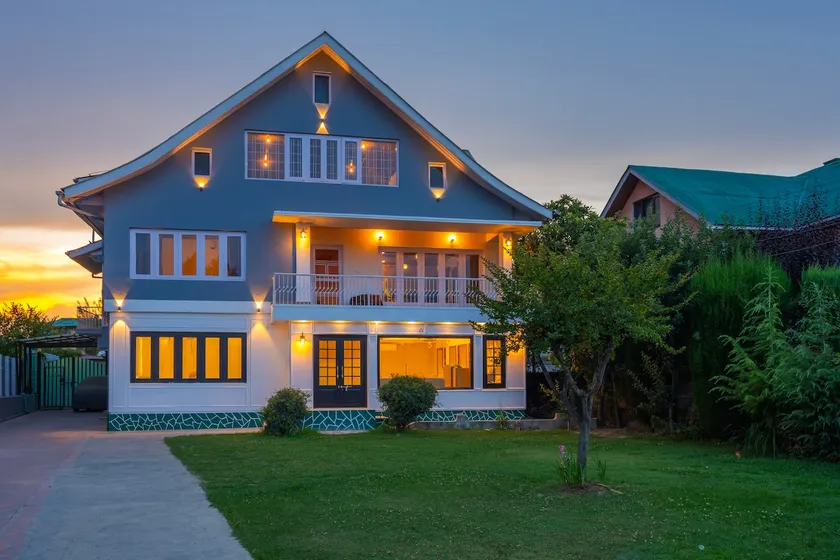 Blume House- 4BHK Holiday Home with Kitchen & Garden - Image 1