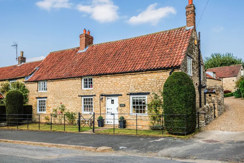 Stunning Yew Tree Cottage - Image 1