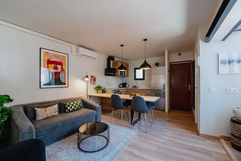 Bright, renovated apartment close to Camp Nou - Image 1