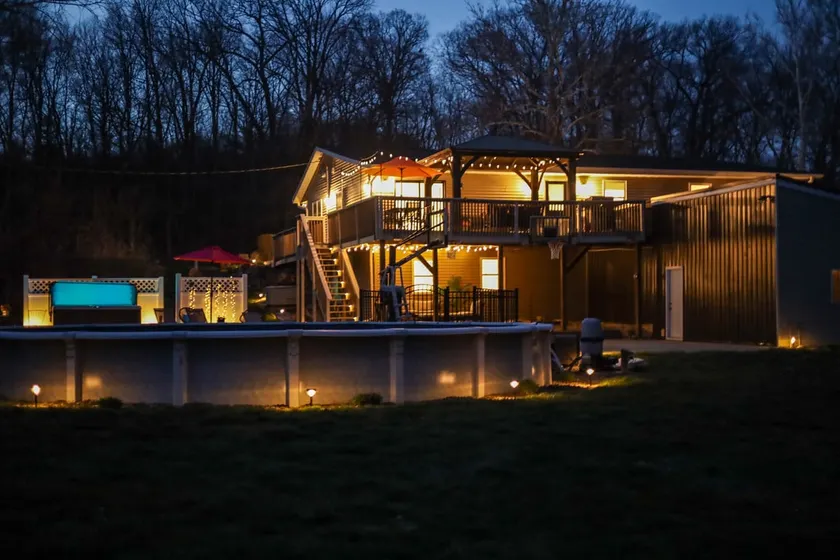 Spacious Family Getaway: Pool, Hot Tub, Games, Gym - Image 1