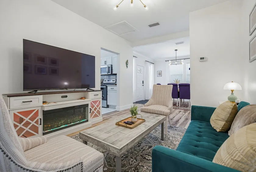 The Funky Float, Stylish Stay Near Downtown Mobile - Image 1