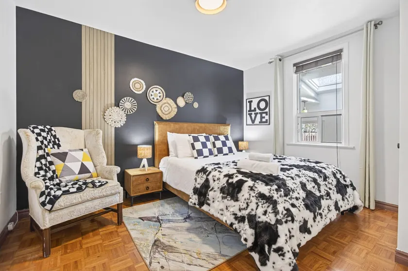 Bright & Cozy 2BR Stay in Toronto Near Transit - Image 1