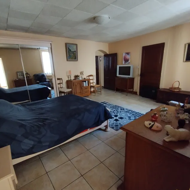 Large 60 m² F2 (one-bedroom apartment) - Image 1