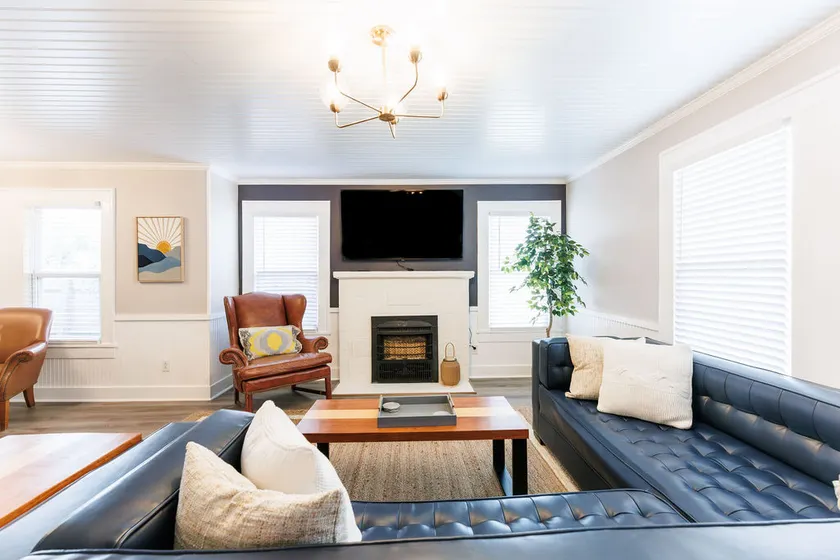Willow | 2 King Beds | Vintage Charm | Near TTU - Image 1