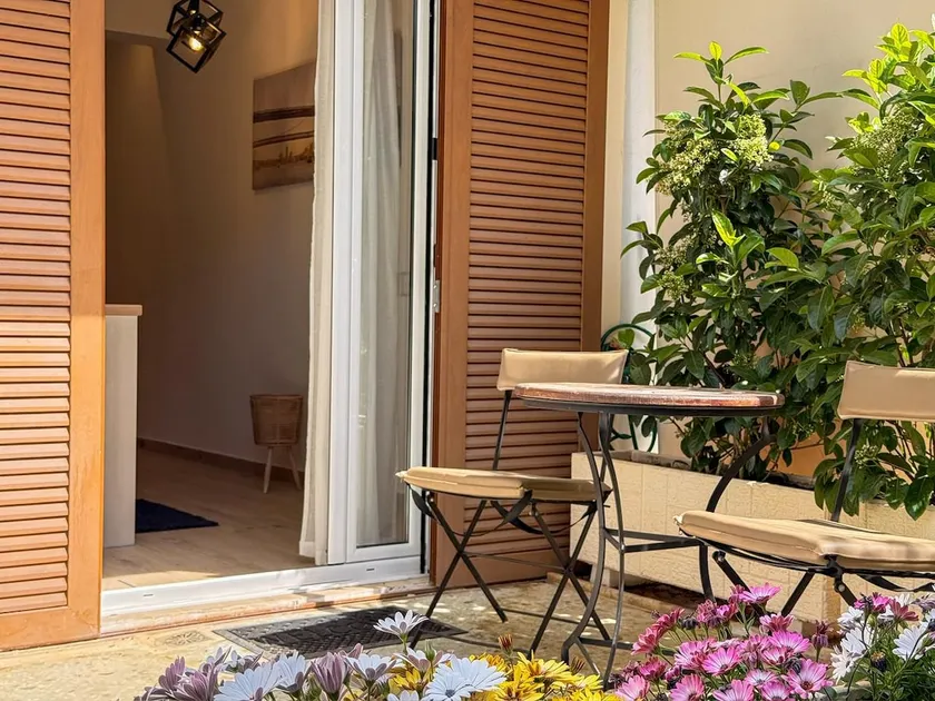 The locals Vouliagmeni square apartment - Image 1