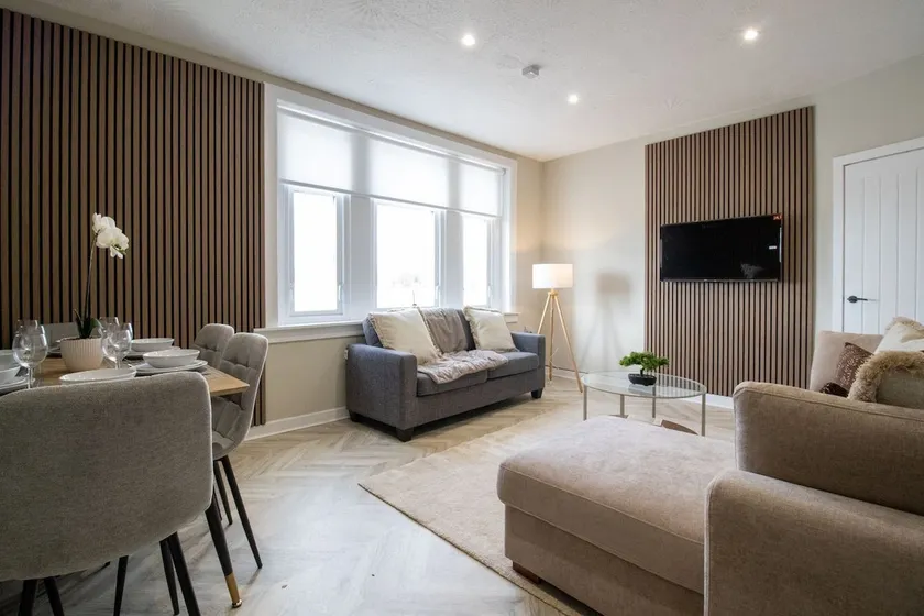 3 Bed Flat Kelpies and Falkirk Wheel with Parking - Image 1
