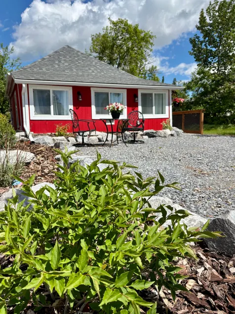 Hummingbird Cottage • Walk to Beach • Free Parking - Image 1